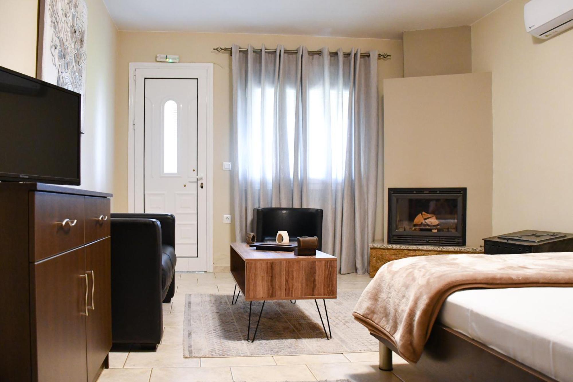 Toula Rooms Angistron Exterior photo